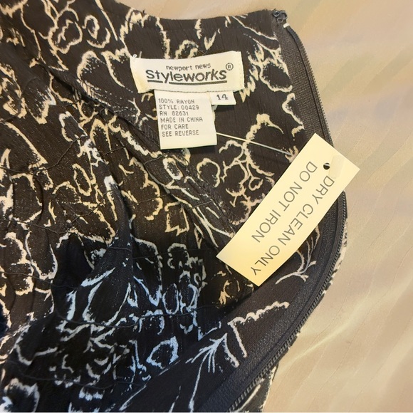 Elegant Black and White Patterned Jumpsuit - Picture 4 of 6